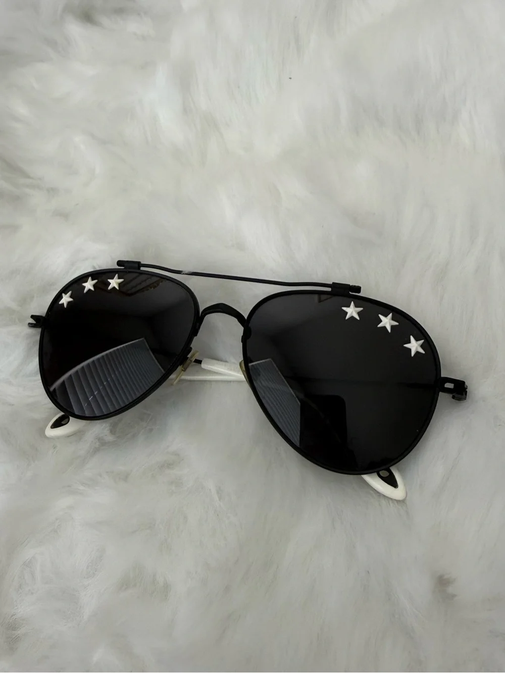 Givenchy Star Accent Aviator Sunglasses - Black